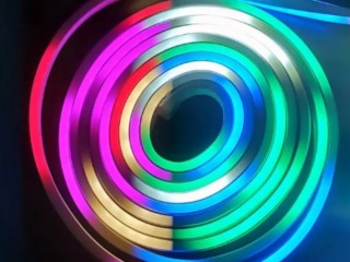 Многоцветна LED лента - перфектната украса за дома