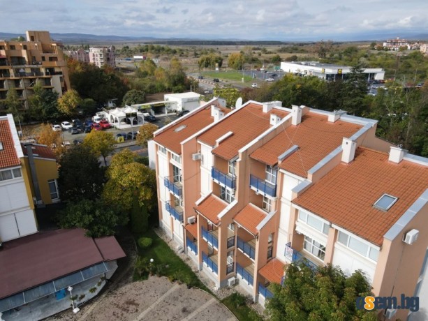 Продавам тристаен апартамент в Слънчев бряг