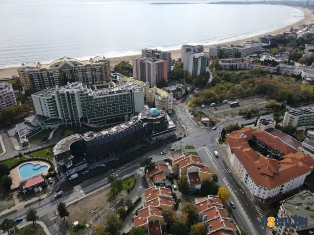 Продавам тристаен апартамент в Слънчев бряг