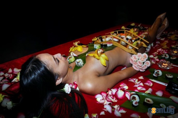 Голо Суши за Ергенско Парти в София – VIP Nyotaimori Шоу с Луксозна Ор...