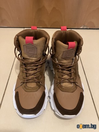 Ефектни спортни обувки от дамска серия - FILA Desert Boot