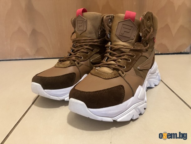 Ефектни спортни обувки от дамска серия - FILA Desert Boot