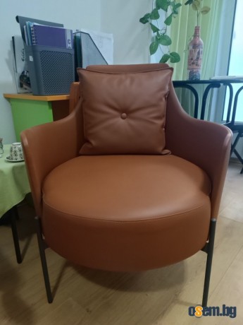 Продавам светло кафяво кожено кресло