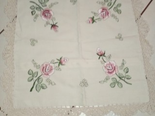 Бродирана калъфка Рози Екрю